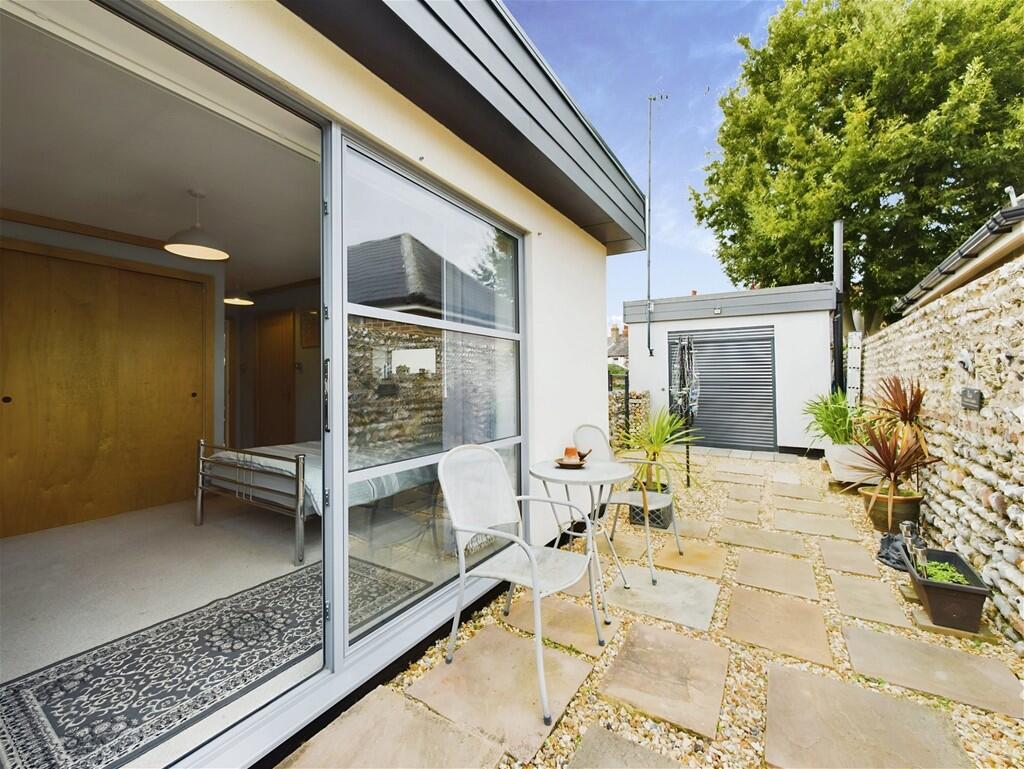 House in Worthing, West Sussex - More