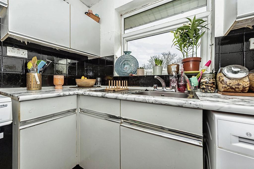 Apartment in Hemel Hempstead - View 4