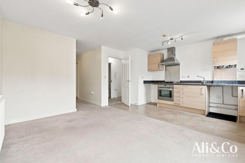 Apartment in Purfleet-on-Thames, Essex - View 4