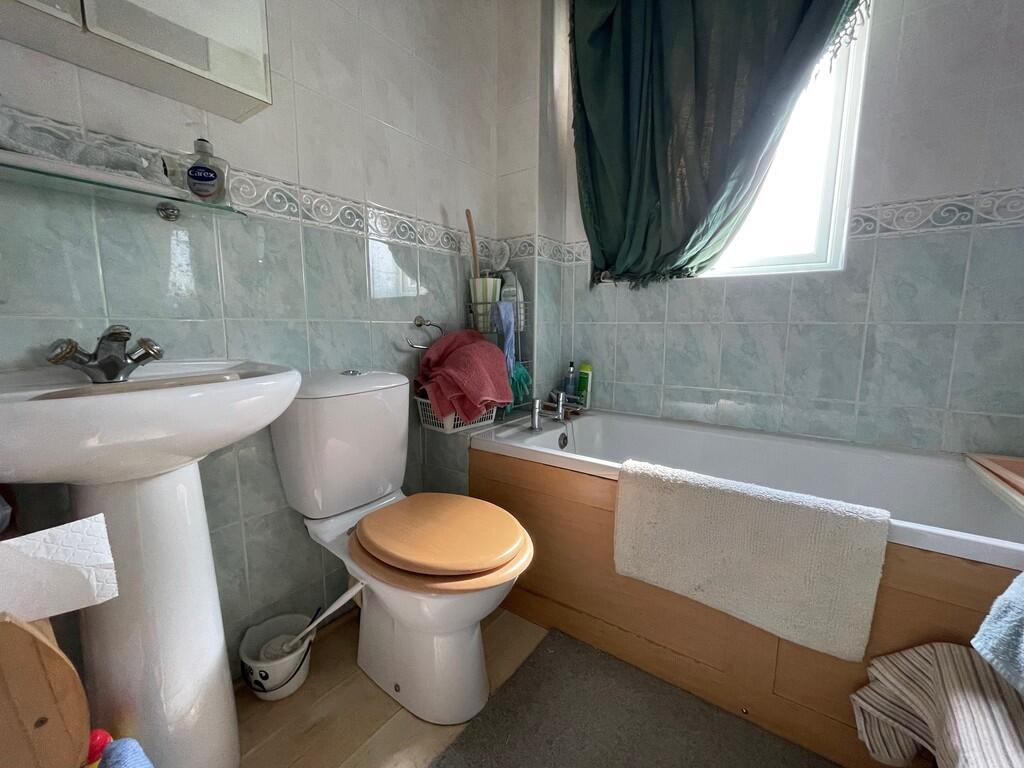 Peregrine Court, Longridge Park, Colchester photo 5