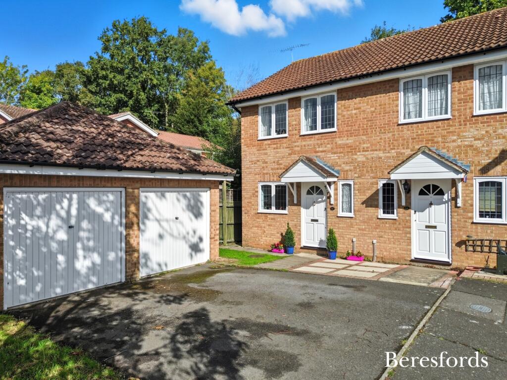 Wendover Gardens, Brentwood, CM13 photo 2