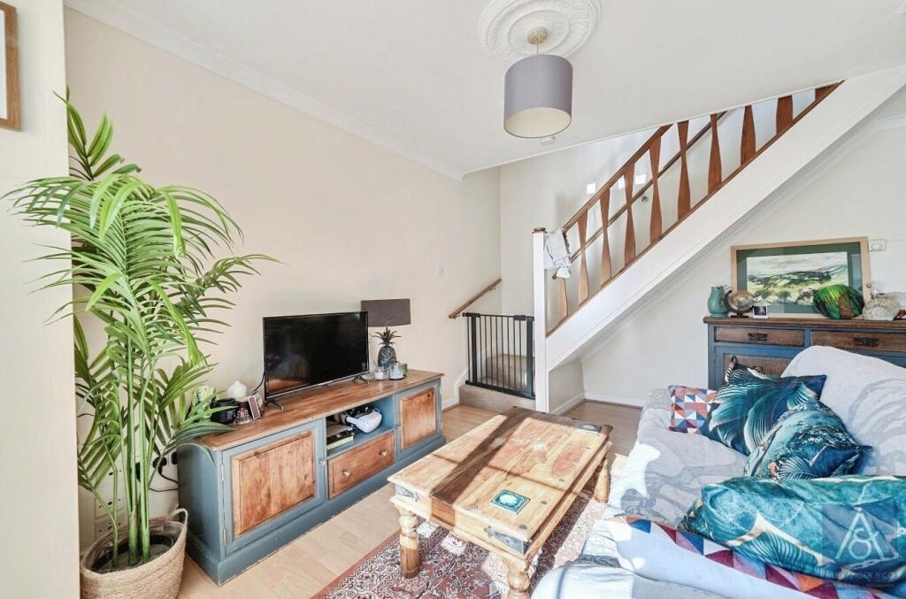 House in Buckingham, Buckinghamshire - More