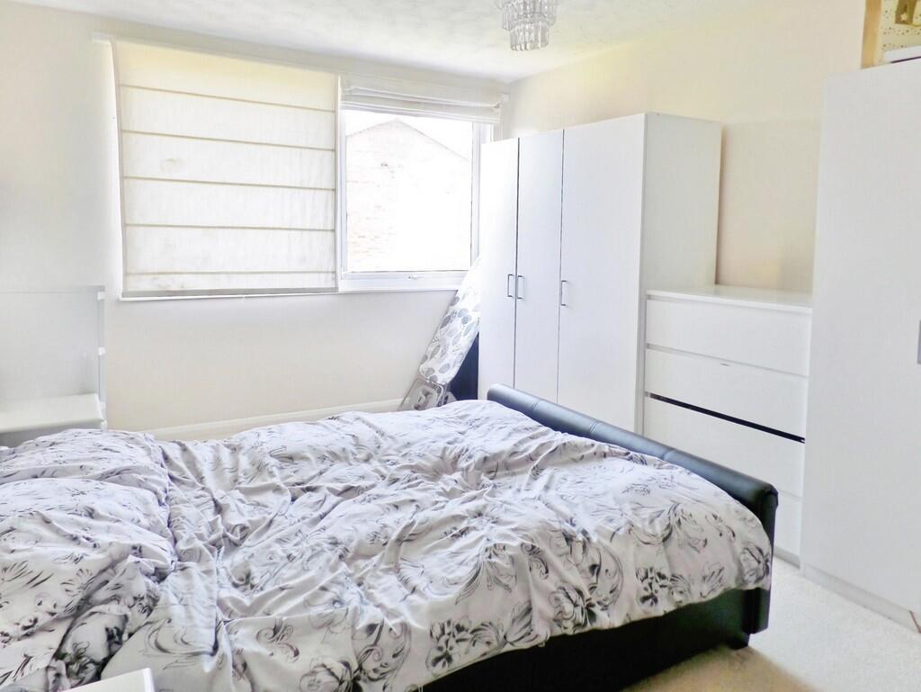 18, East Court, Goldington Green  photo 4