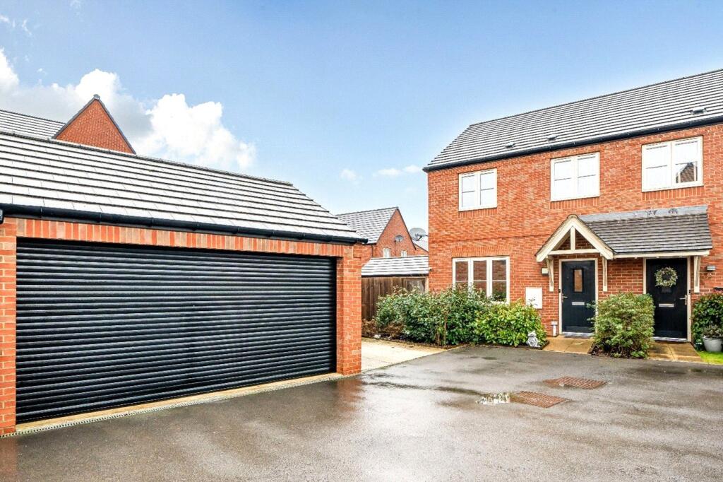 Main image of property: Bennett Drive, Banbury, Oxfordshire, OX16