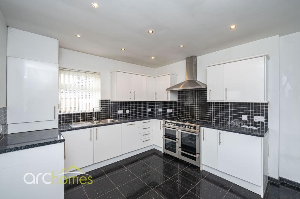 Reynolds Drive, Bolton, BL5 photo 3