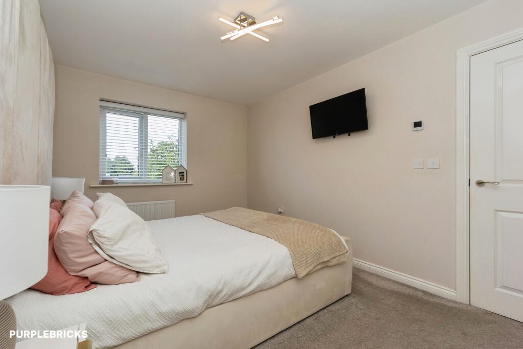 House in Tameside, Greater Manchester - More