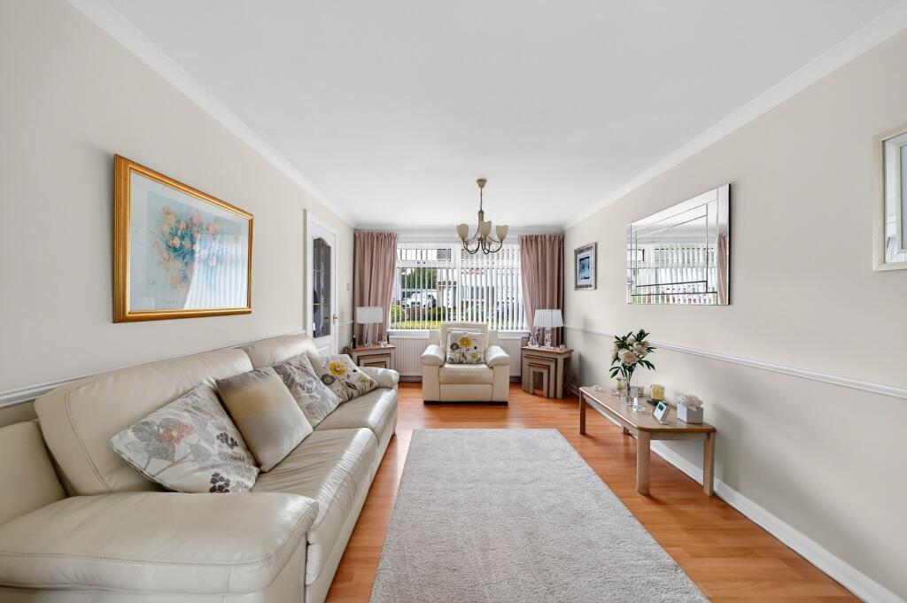 House in Bishopbriggs, Auchinairn - View 3