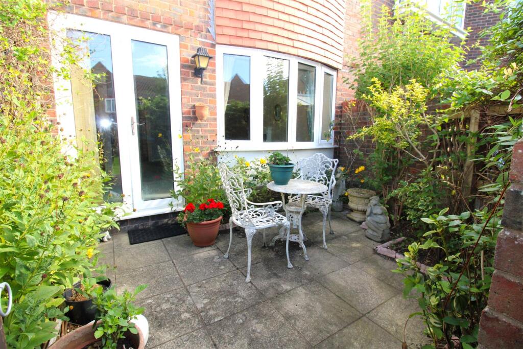 The Leas, Rustington, Littlehampton photo 3
