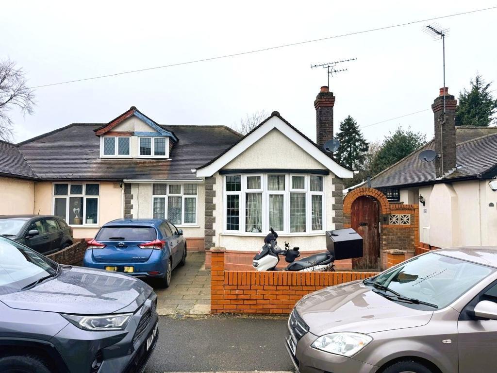 Main image of property: Overstone Road, Challney, Luton, Bedfordshire, LU4 8QZ