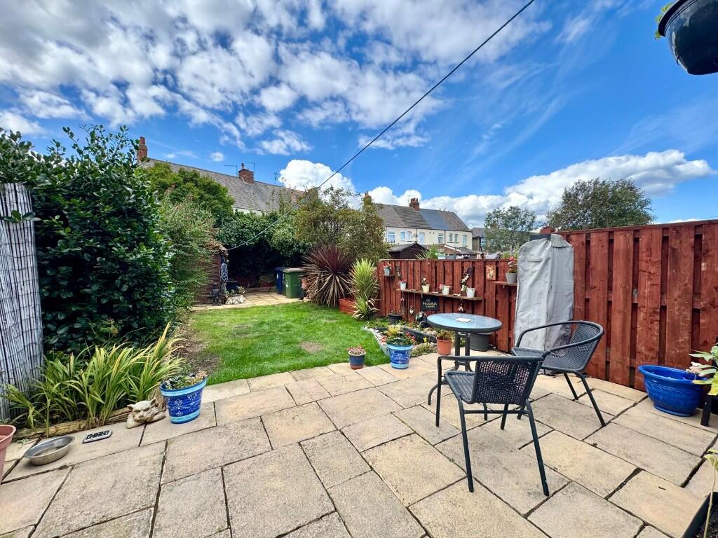 Cedar Grove, Redcar, North Yorkshire, TS10 photo 2