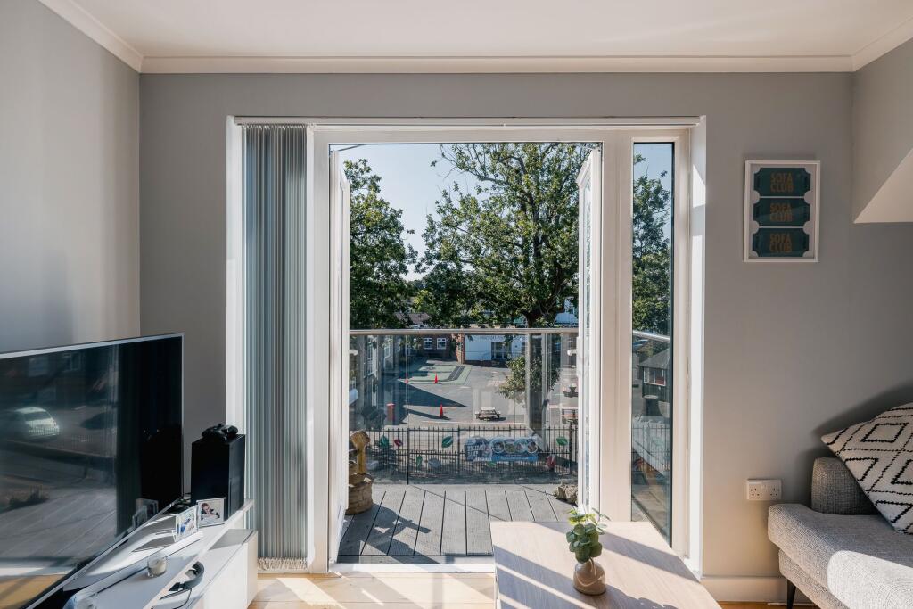 Apartment in Croydon - View 5