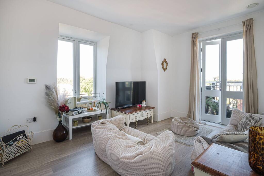 Apartment in Enfield - View 4