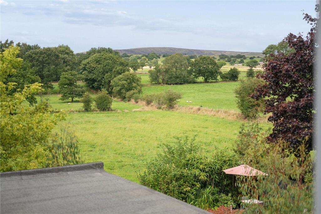 Higham Road, Padiham, BB12 photo 4