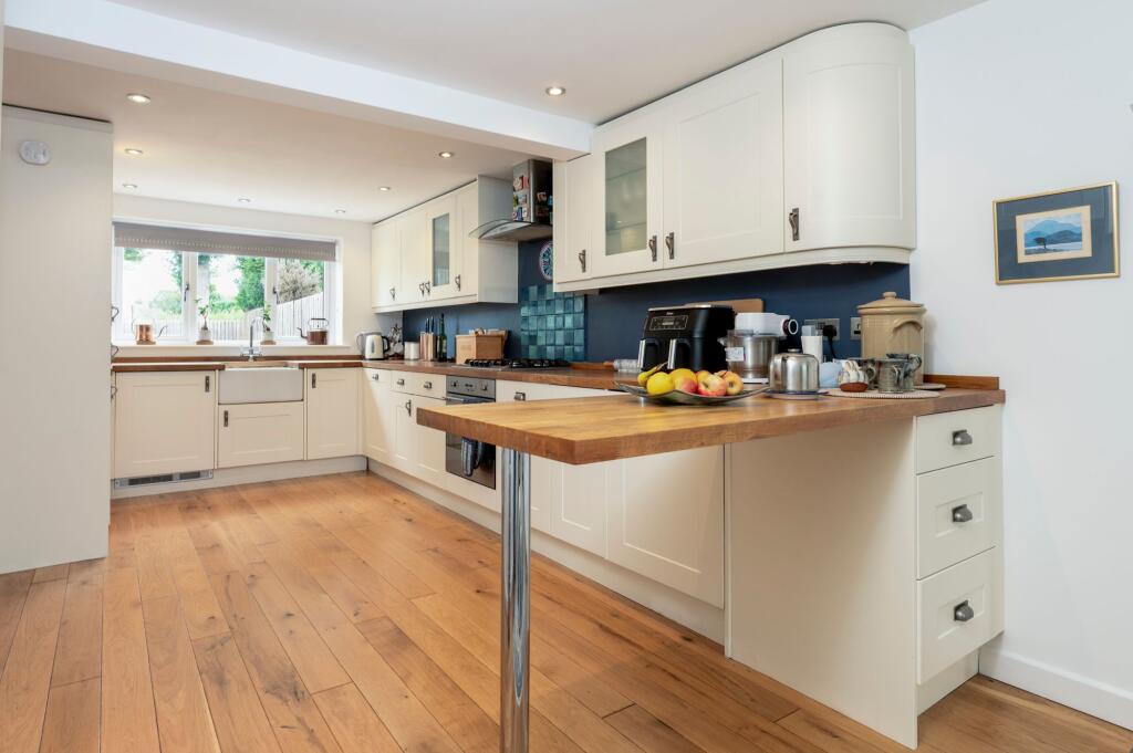 House in Cotswold, Bourton-on-the-Water - View 3