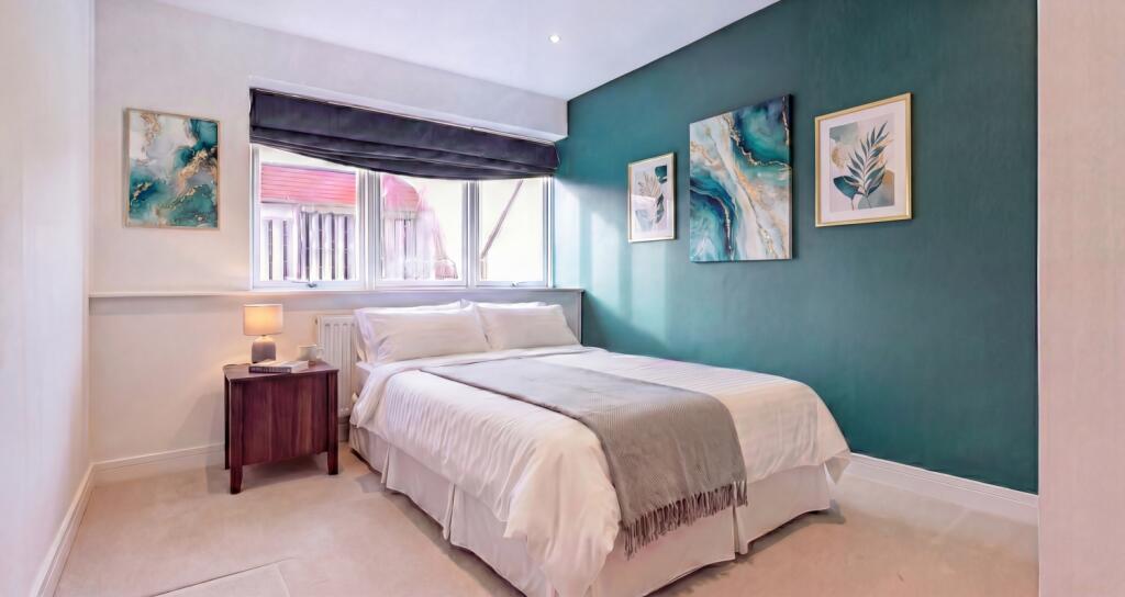 Apartment in Witney, Cogges - View 2