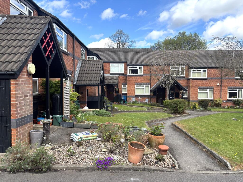 2-bed flat on Penney Brook Fold, Hazel Grove, £125,000