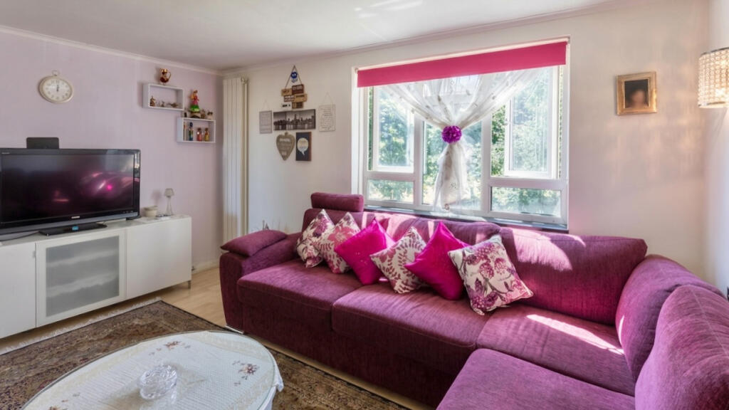 Apartment in Southall - View 5