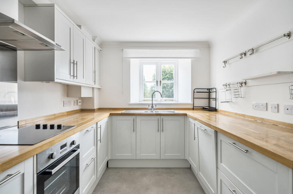 Lewis Lane, Cirencester, Gloucestershire, GL7 photo 3