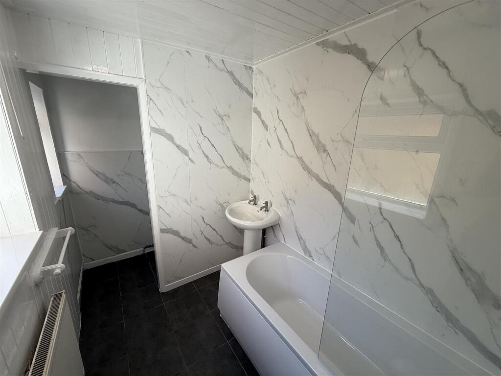 House in Nottingham, Old Basford - View 5