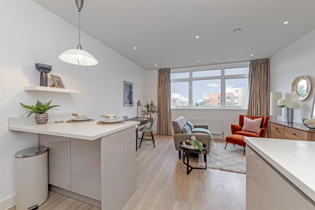 Apartment in St Albans - View 3