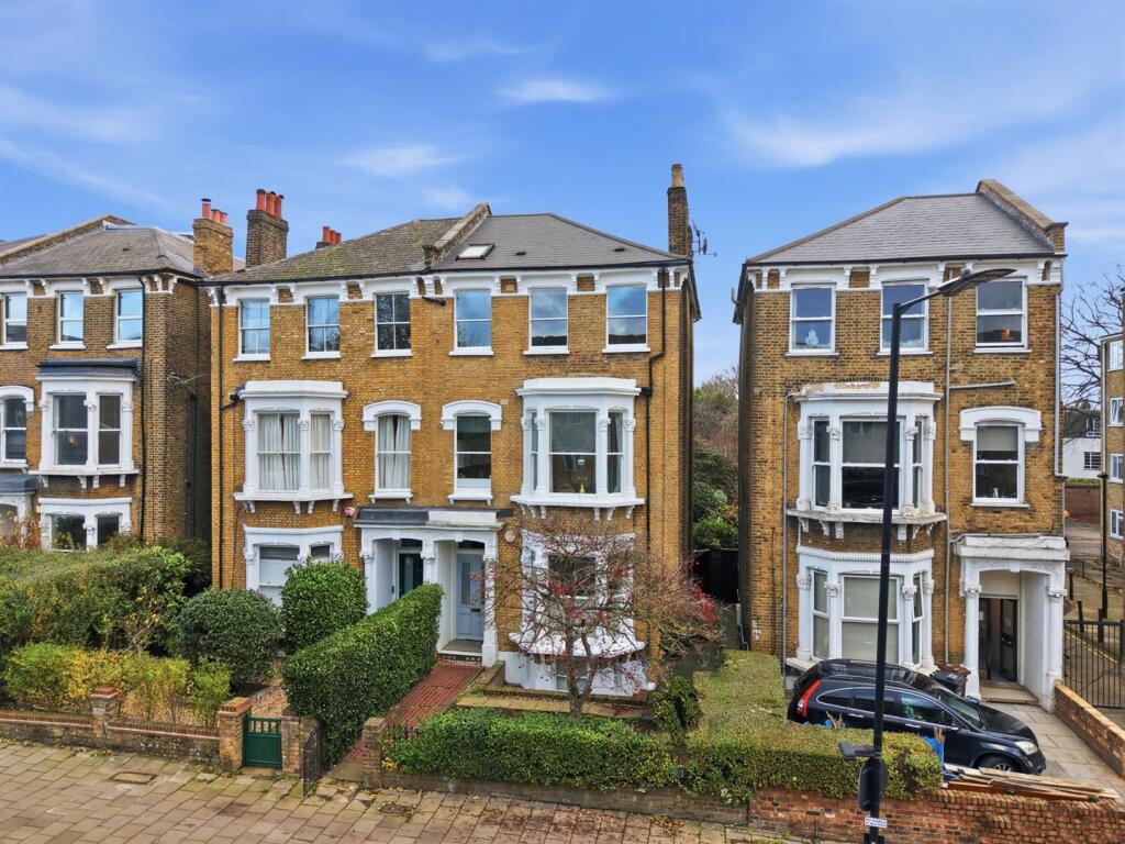 Main image of property: Green Lanes, N4 2EY