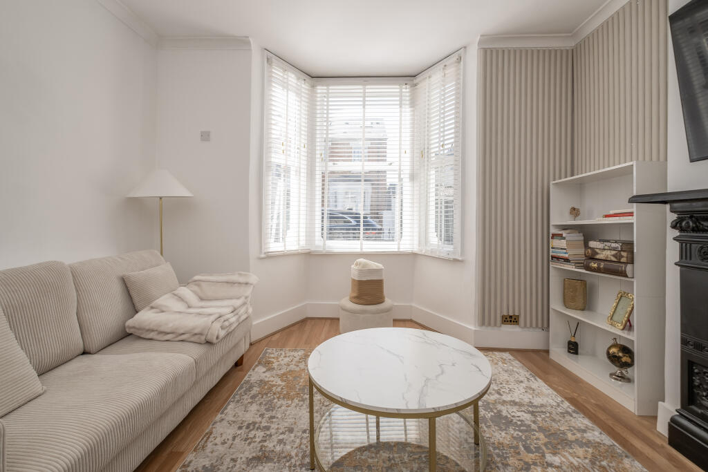 House in London, Walham Green, West Kensington - View 4