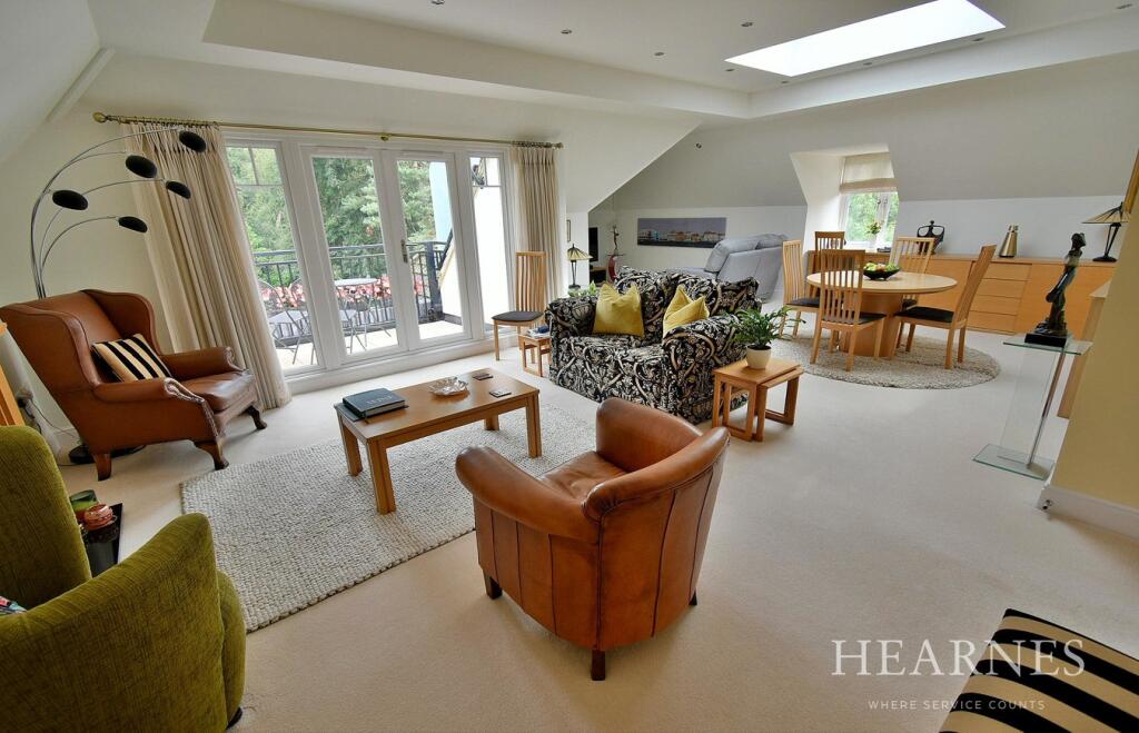 Dudsbury Avenue, Ferndown, BH22 photo 2