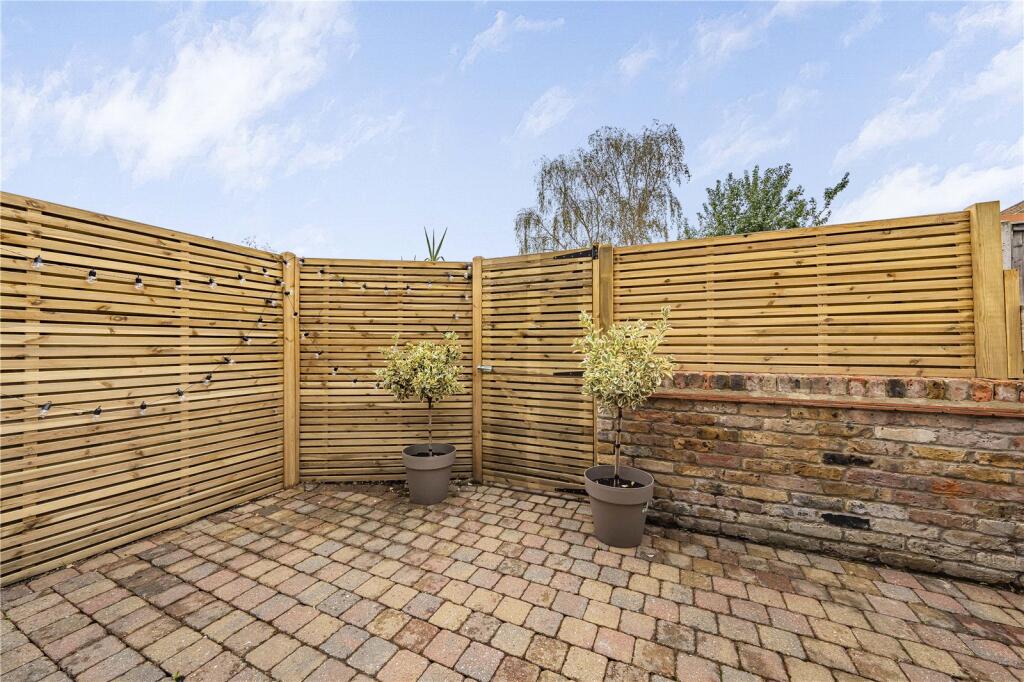 House in London - View 5