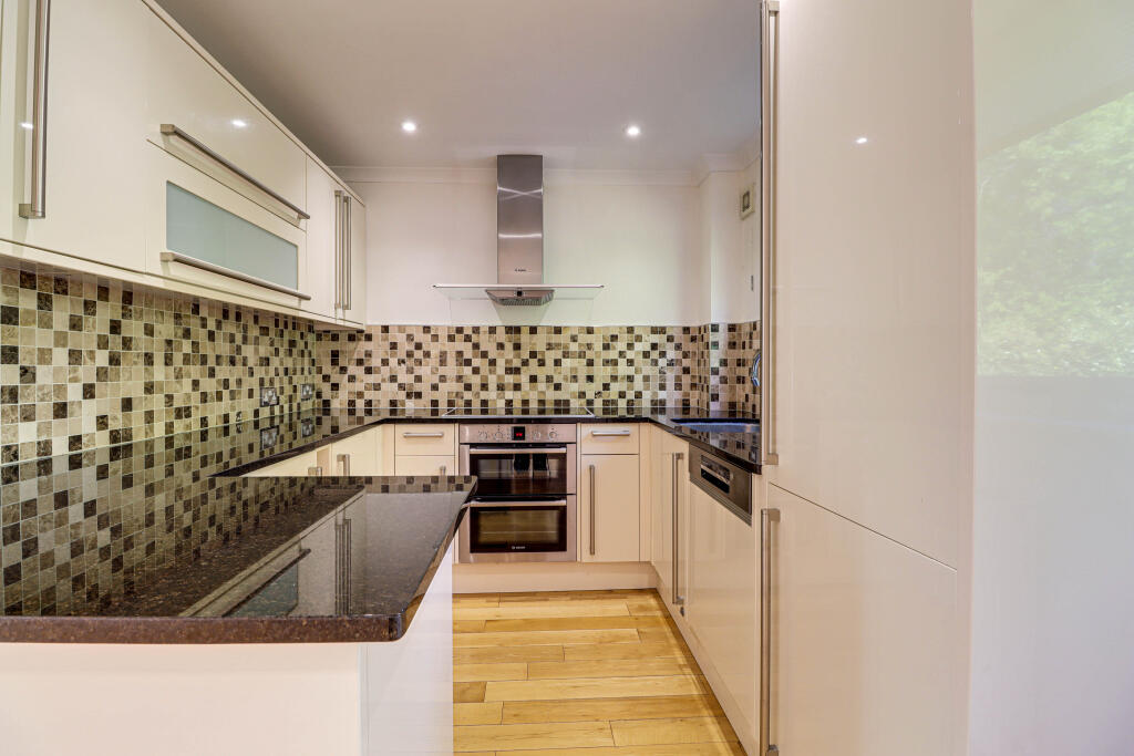 House in Harpenden, Roundwood - View 3
