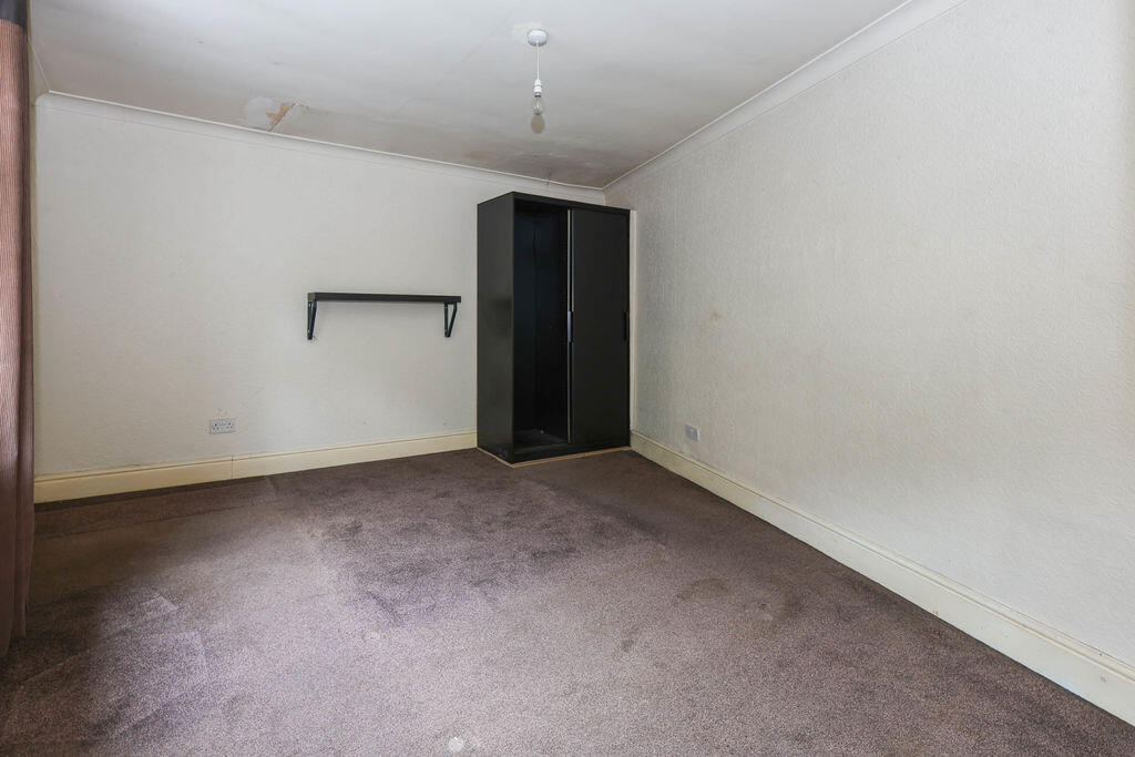 House in Todmorden, Gauxholme - More