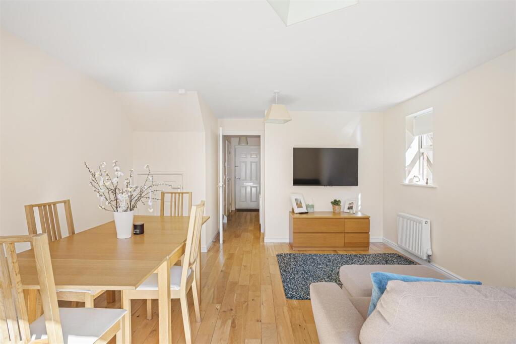 Low Medstone Drive, Easingwold, York photo 4