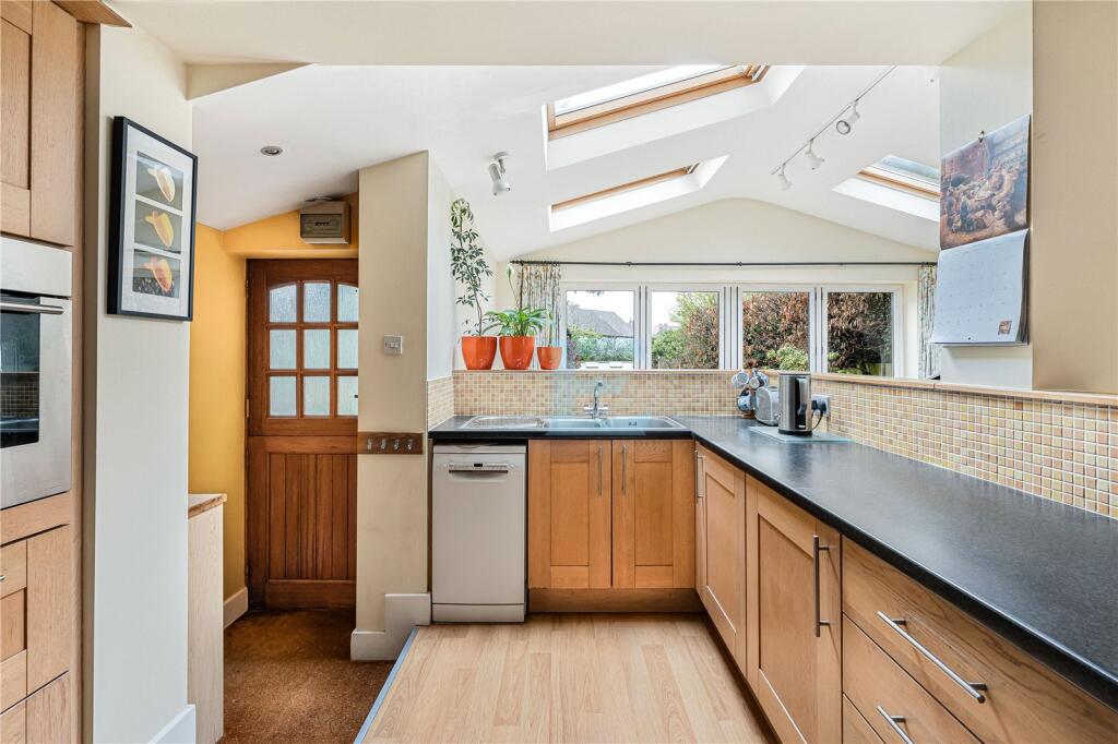 Sylvan Avenue, Mill Hill, London, NW7 photo 2