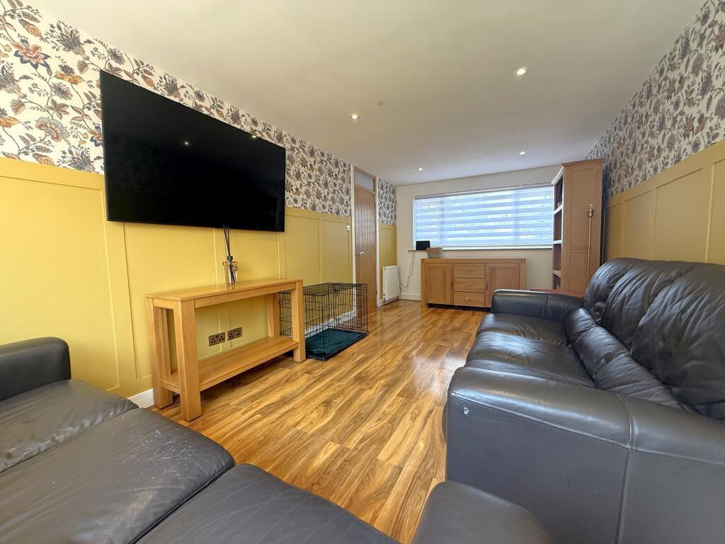 House in West Oxfordshire, Carterton - View 4