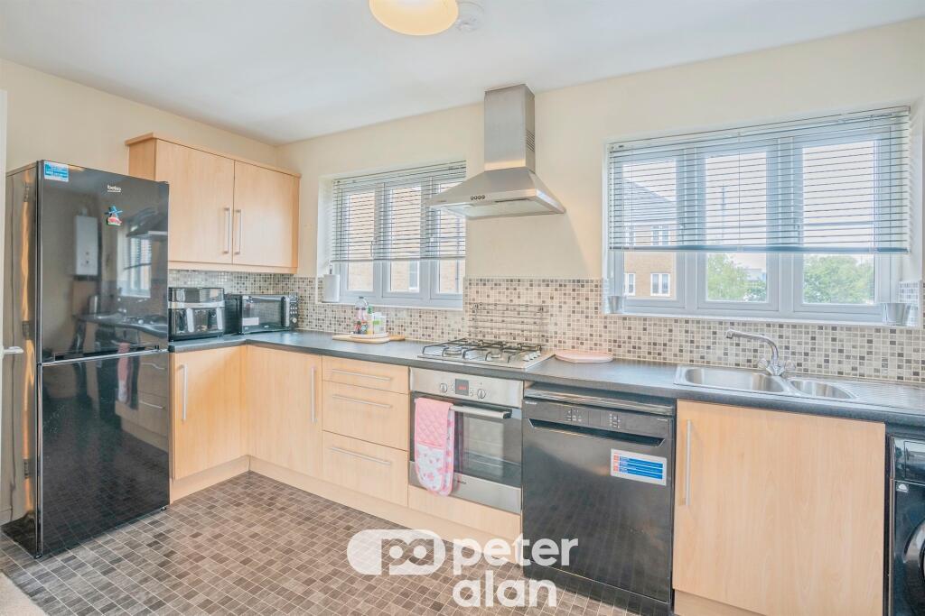 Apartment in Newport - More