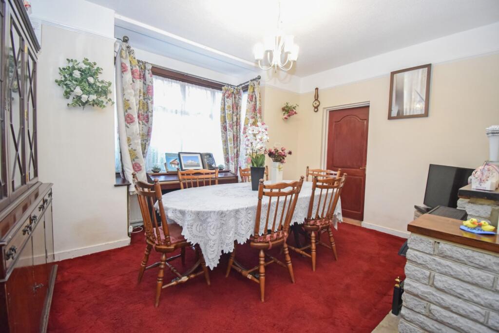 House in Slough, Burnham - View 5