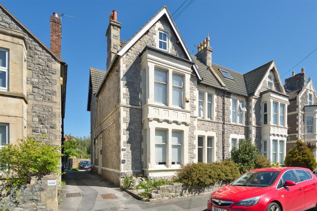 Apartment in Weston-super-Mare, North Somerset - View 2