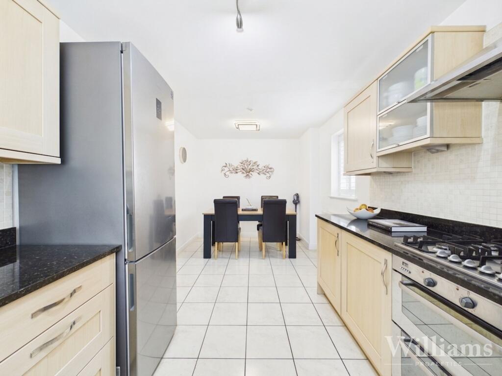 House in Aylesbury, Walton - View 3