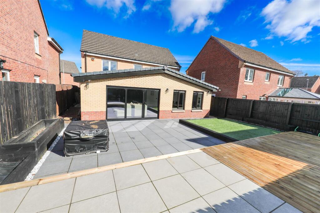 House in Glenrothes, Balfarg - View 2
