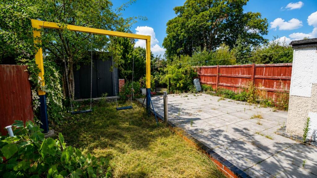 House in Welwyn Hatfield, Hertfordshire - View 4