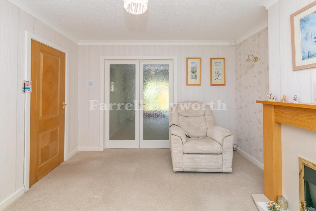 Renshaw Drive, Walton Le Dale, Preston photo 4
