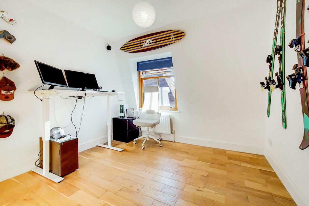 Apartment in Twickenham - More