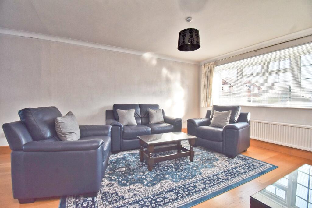 Elland Road, WALTON-ON-THAMES, KT12 photo 4