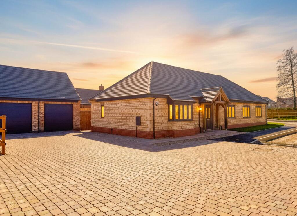 4-bed detached on Poplar Gardens, Whittlesey, PE7, £450,000