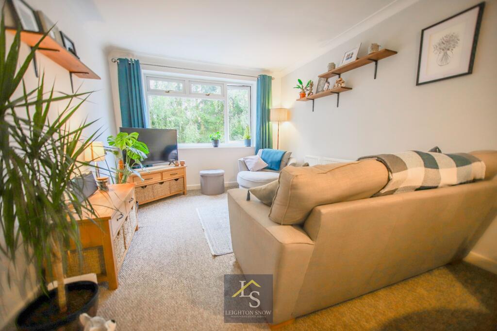 2-bed flat on Warren Close, Bramhall, SK7, £249,000