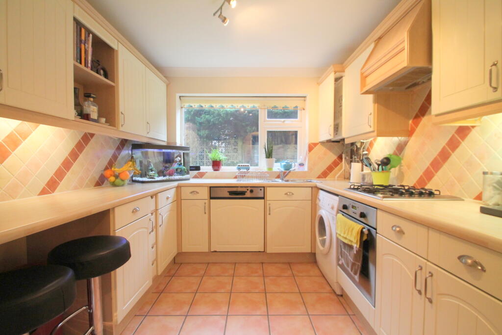 Apartment in Reigate and Banstead, Surrey - View 2