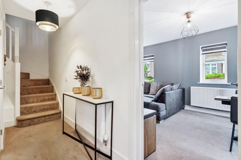 House in London, Hillingdon - More