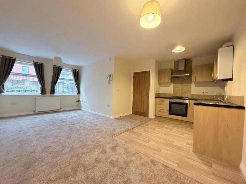 Main image of property: 40 Henrietta Street, Ashton-Under-Lyne