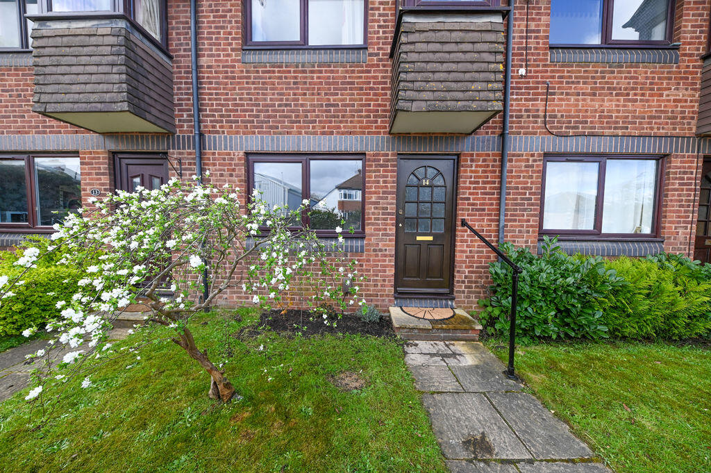1-bed flat on Meon Close, Petersfield, £169,500