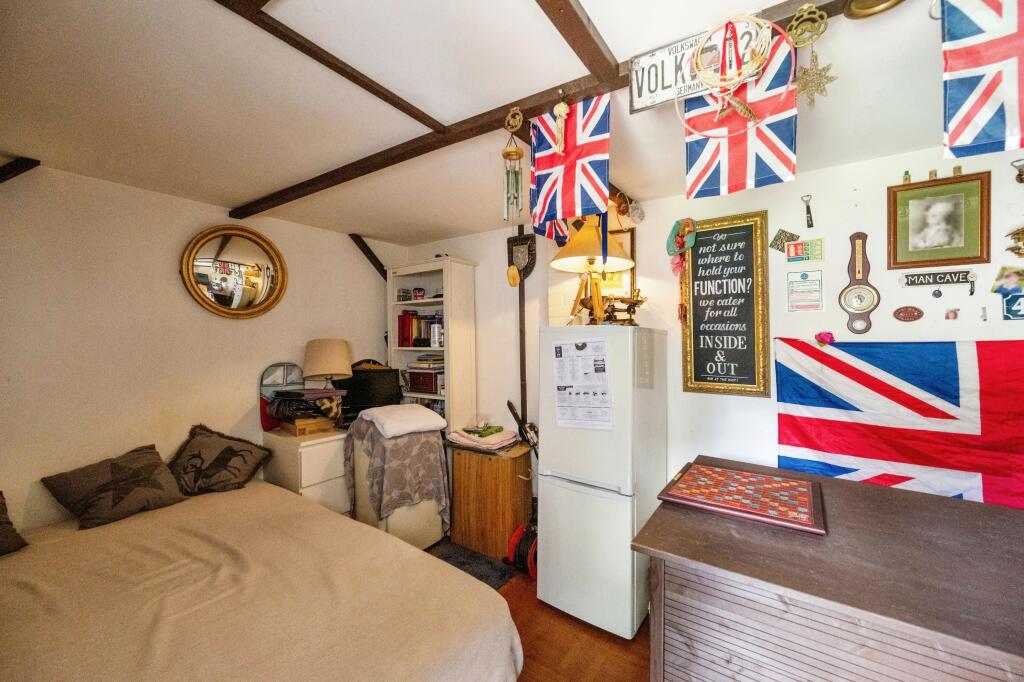 House in Portsmouth - More