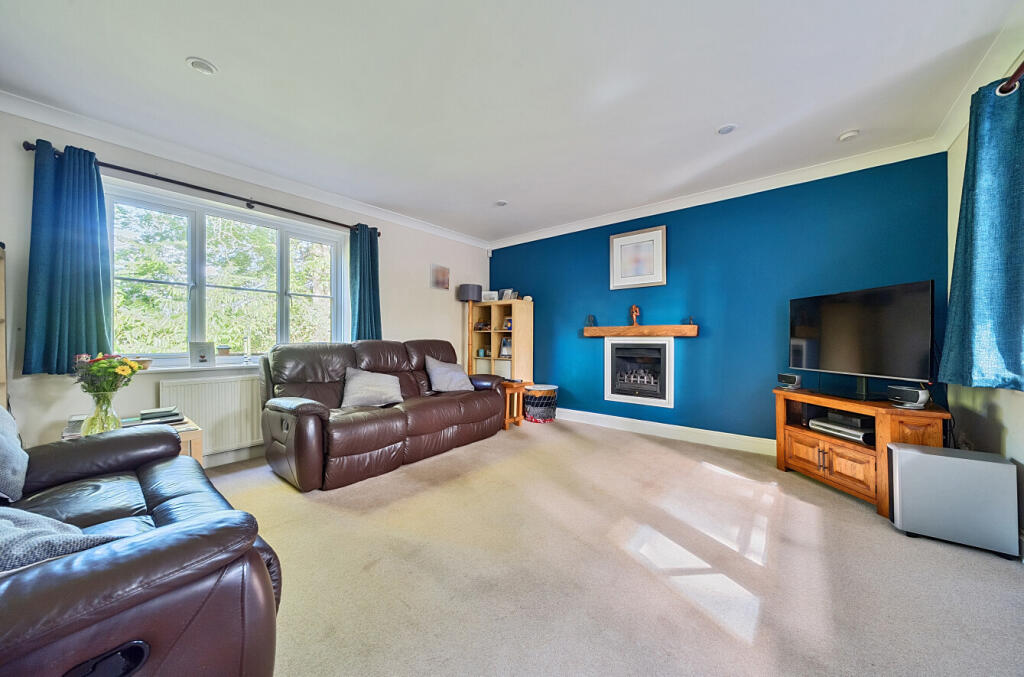 Winchester Road, Bassett, Southampton, Hampshire, SO16 photo 2
